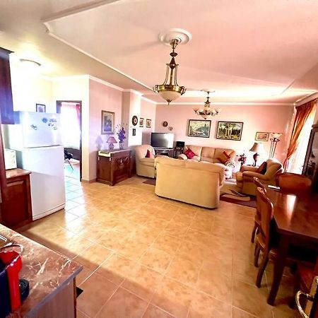 Central Tirana Flat Near Bazaar Екстер'єр фото