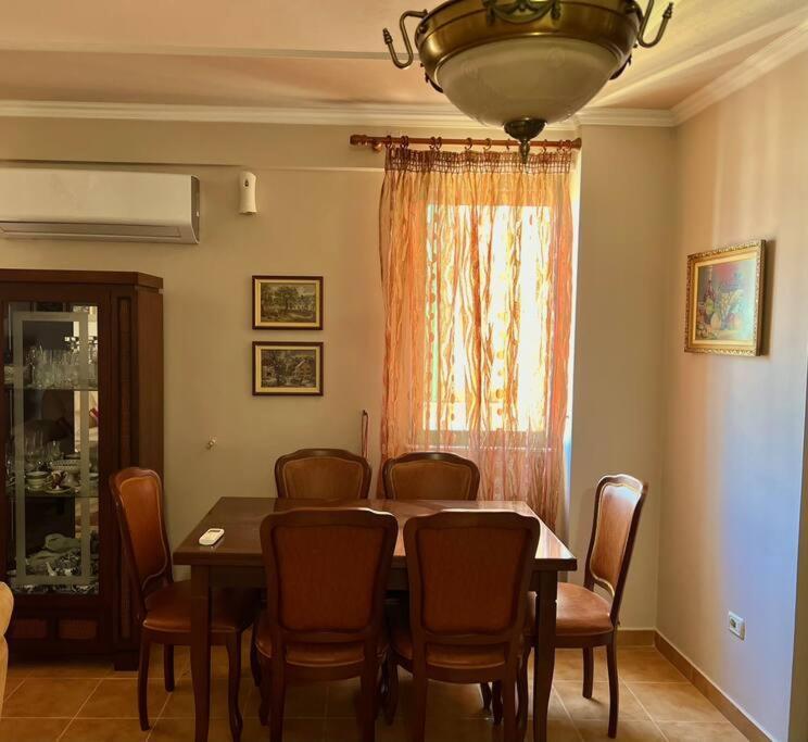 Central Tirana Flat Near Bazaar Екстер'єр фото