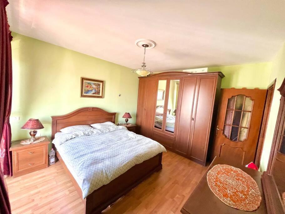 Central Tirana Flat Near Bazaar Екстер'єр фото