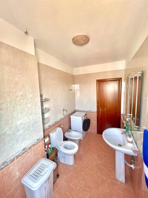 Central Tirana Flat Near Bazaar Екстер'єр фото