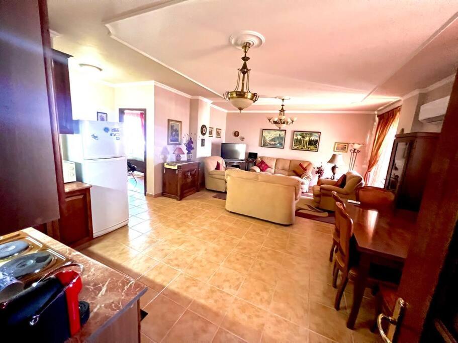 Central Tirana Flat Near Bazaar Екстер'єр фото
